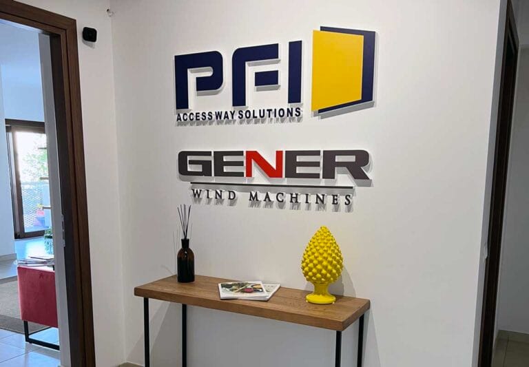 Scritta in polistirolo 3d personalizzata per l'ingresso aziendale PFI - progetto versione Prestige