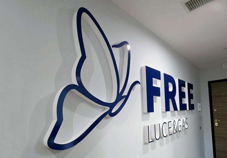 Loghi in polistirolo 3d personalizzati per ingressi Free Luce e Gas - progetto versione Prestige