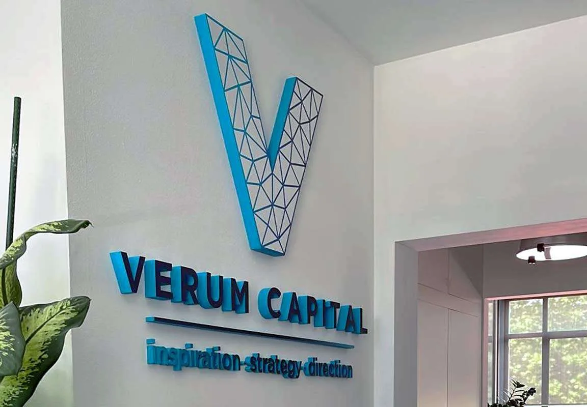 Loghi in polistirolo 3d personalizzati per ingresso Verum Capital - progetto versione Prestige Plus