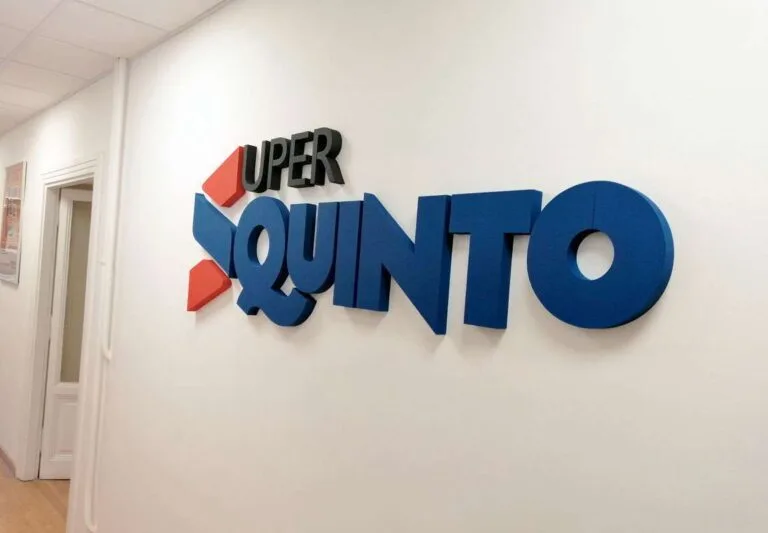 Logo in polistirolo 3d personalizzato per corridoio Super Quinto - progetto versione Premium
