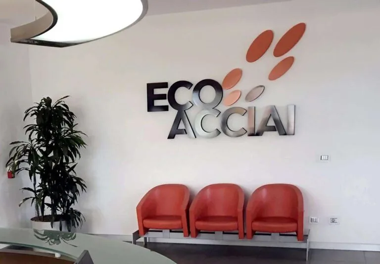 Scritta in polistirolo 3D personalizzata per sala d'attesa Eco Acciai - progetto versione Prestige Plus