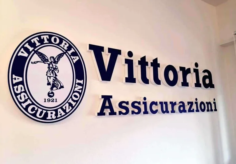 Scritta in polistirolo 3d personalizzata per Vittoria Assicurazioni - progetto versione Prestige