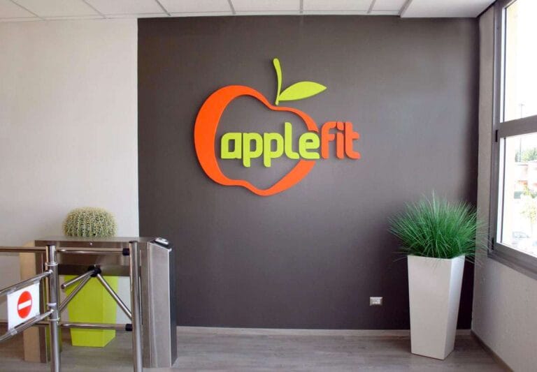 Scritte in polistirolo 3d personalizzate per ingresso Applefit - progetto versione Prestige Plus