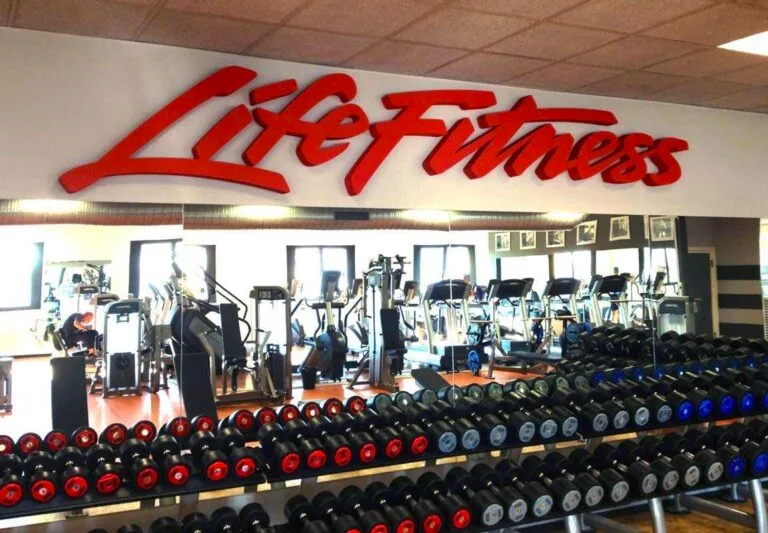 Scritte in polistirolo 3d personalizzate per palestre Life Fitness - progetto versione Premium
