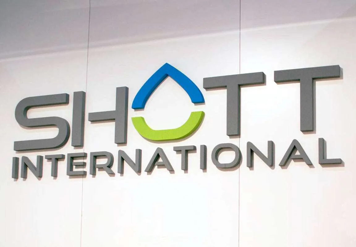 Logo + Scritte 3D Smart L su parete stand fiera